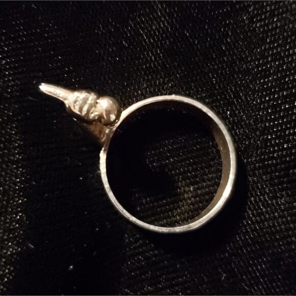 Handmade Argentium Silver Hand Holding the Mic Ring, size 7.5 - Picture 5 of 7